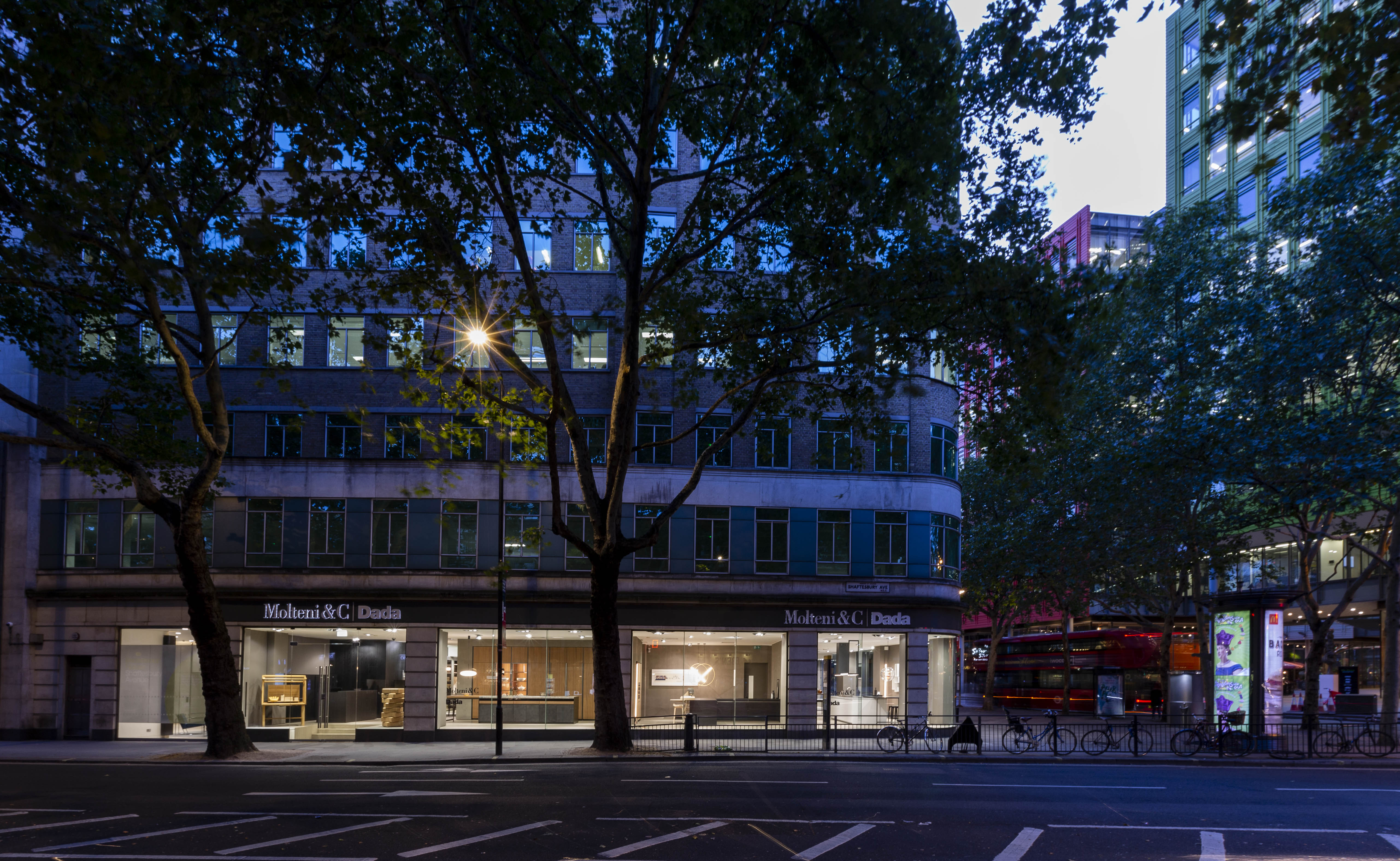 Molteni&C|Dada Shaftesbury Avenue Italian designer furniture in London